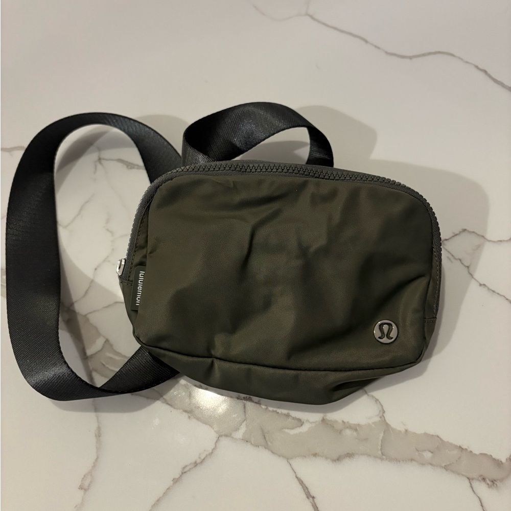 lululemon athletica Olive Belt Bag